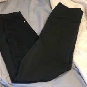 Black Nike leggings